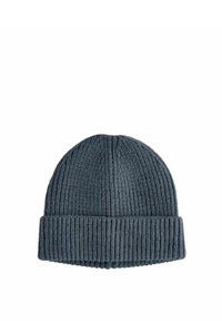 Gorro de punto acanalado en gris oscuro, con puño doblado. Fabricado en material suave, cuenta con una tela texturizada y un diseño de parte superior sin costuras.