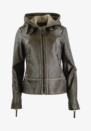 Bruine leren jas met een capuchon gevoerd met nepbont. Beschikt over een rits aan de voorkant, twee zijzakken en verstelbare banden bij de capuchon.