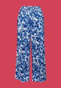 Breda byxor i blommönster med blå blommor på vit bakgrund, med ett elastiskt midjeband för komfort.
