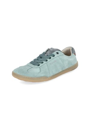 Hellblaue Wildleder-Sneaker mit grauen Schnürsenkeln und Kragen, beiger Sohle und dezentem Markennamen "BLUSUN" an der Seite und Zunge.