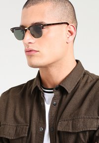 Ray-Ban - 0RB3016 CLUBMASTER - Slnečné okuliare - braun/goldfarben Miniatúrny obrázok 1