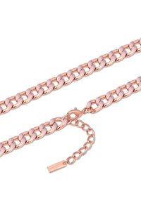 Collar de cadena de oro rosa con acentos de esmalte rosa y un cierre de langosta conectado a un extensor de eslabones ajustable sobre un fondo blanco.