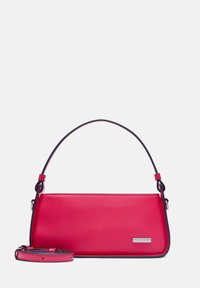 Borsa a spalla sintetica rosa con un design elegante, dotata di un manico curvo e rifiniture nere. Include una tracolla staccabile per versatilità.