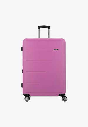 Maleta rígida con ruedas en color rosa, que cuenta con un diseño de costillas verticales, un mango ergonómico y cuatro ruedas giratorias para facilitar la movilidad.