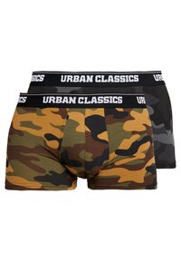 To par med stretch bomullsboxere, den ene i brunt og grønt camouflasjemønster, den andre i ensfarget svart, begge med en merkevare-elastisk midjebånd.
