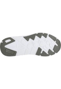 Valkoinen urheilukenkä, jonka pohjassa on teksturoitu harmaa kumimalli. Siinä on erottuvat osat ja urat, jotka tarjoavat pitoa ja vakautta.