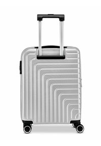 Valigia rigida argento con design testurizzato lineare, manico estensibile, dettagli neri e quattro ruote per la mobilità.