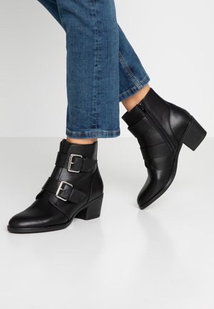 Botki kowbojki i motocyklowe