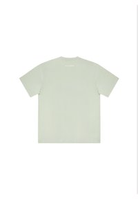 Jasnozielony t-shirt z krótkim rękawem wykonany z miękkiego materiału, z okrągłym dekoltem i małym logo na plecach blisko dekoltu.