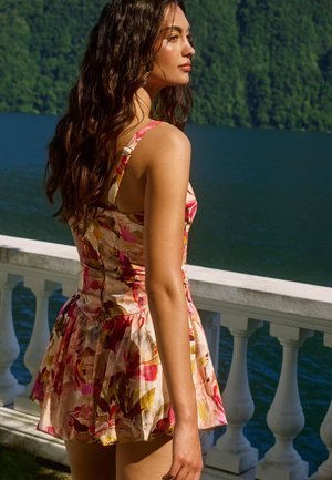Guess, Robe de jour - blumenmuster pink