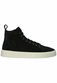 Zapatillas altas de ante negro con parte superior texturizada, suela plana de goma blanca, cordones de tela y una lengüeta en la parte trasera.