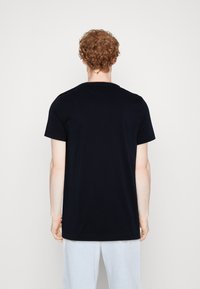 Tommy Hilfiger SLIM FIT - T-shirts print - desert sky