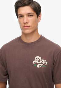Superdry & Co TAP ROOM  - T-shirts print - coffee bean