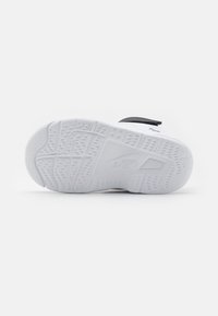Jordan STAY LOYAL 3  - Scarpe primi passi - white/university red/black