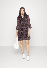 Vero Moda Petite VMKAY 3/4 SHORT DRESS - Vestido de dia - navy blazer