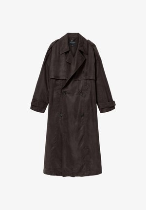 Donkerbruine double-breasted trenchcoat met brede revers, geruite manchetten, schouderepauletten en klepzakken.