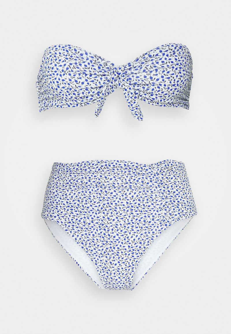 Conjunto de bikini com uma base branca com padrão floral azul, topo bandeau almofadado com laço à frente e parte de baixo de bikini de cintura alta.