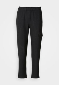 Pantalons noirs à rayures fines avec une taille élastique et une coupe droite. Présente une poche latérale avec rabat, fabriqués à partir d'un tissu lisse.