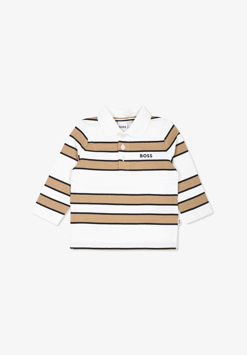 Polo à manches longues avec des rayures horizontales blanches, beige et noires ; doté d'un col et d'une patte de boutonnage à l'avant ; marqué "BOSS" en noir.