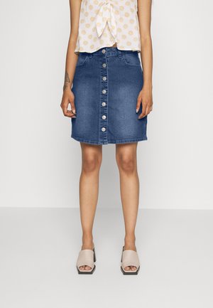 Pieces Petite PCPEGGY SKIRT - Μίνι φούστα - medium blue denim