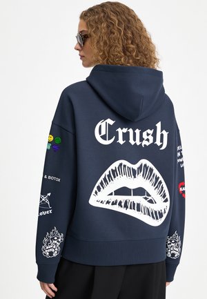 Mira Paris, TATTOO CRUSH EMBROIDERY OVERSIZED BOXY HOODIE UNISEX - Sweat à capuche - dark blue
