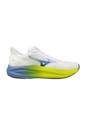 Witte en blauwe hardloopschoen met gele verlopen tussenzool, Mizuno-logo aan de zijkant en bovenwerk van mesh voor ademend vermogen.