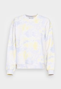 Sweatshirt léger de couleur pastel, avec un motif tie-dye de jaune pâle et bleu, doté d'un col rond et de poignets côtelés.