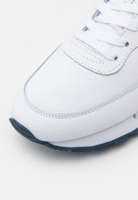 Tommy Jeans RUNNER - Zapatillas - white