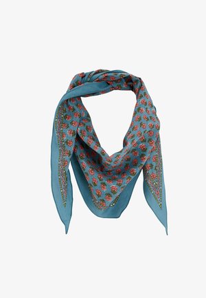 Foulard triangulaire bleu avec des motifs de roses roses et des feuilles vertes, avec une bordure décorative le long des bords.