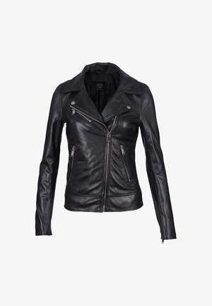 Schwarze Lederbikerjacke mit asymmetrischem Frontreißverschluss, zwei Reißverschlusstaschen, breiten Revers und langen Ärmeln vor einem weißen Hintergrund.