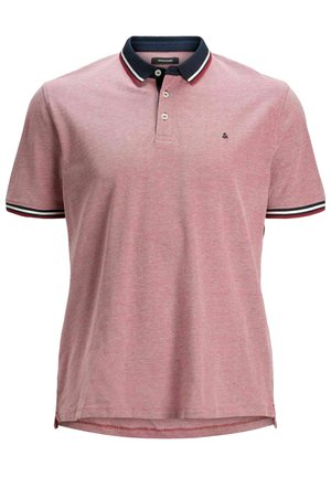 Rød polo-shirt i et struktureret strikstof, med en navy krave med hvide og røde striber, to-knap lukning og kortærmer.