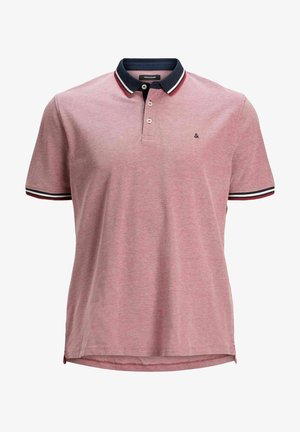 Rød polo-shirt i et struktureret strikstof, med en navy krave med hvide og røde striber, to-knap lukning og kortærmer.