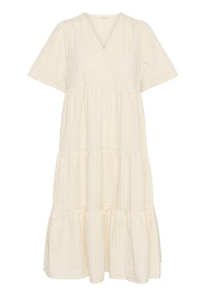 Cremefarvet midi-kjole med en tekstureret stof, V-udskæring, korte ærmer og lagdelt volangkant. Enkel og svalende silhuet.