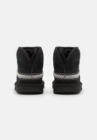 UGG CLASSIC MINI CRESCENT UNISEX - Botines - black
