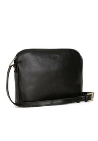 Borsa a tracolla nera in pelle con finitura testurizzata, forma rettangolare, chiusura con zip e tracolla regolabile con fibbia metallica.