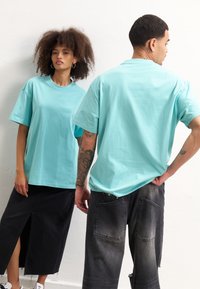YOURTURN UNISEX BASIC OVERSIZED T-SHIRT - Pamata T-krekls - blue