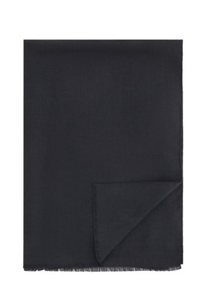Écharpe en tissu rectangulaire noir avec un petit coin plié et des franges courtes le long du bord inférieur sur fond blanc.