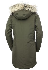 Parka verde oliva con capucha de pelo sintético desmontable, mangas largas y una línea de cintura ajustada con detalles de costura.