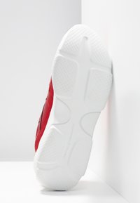 Kennel + Schmenger Trainers - red