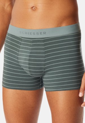 Boxershorts in dunkeltürkis mit hellgrauen horizontalen Streifen. Weicher Stoff mit tailliertem Design und einem elastischen Bund, auf dem "SCHIESSER" steht.
