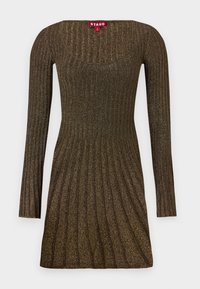 Abito in maglia a maniche lunghe, caratterizzato da una texture a coste in marrone con un leggero luccichio, una scollatura quadrata e una silhouette svasata.