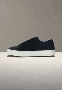 Δεν επιλέχθηκε, navy