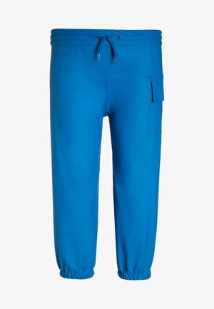 Helle blaue Arbeitshose mit elastischen Bündchen und Bund, vorderem Kordelzug und einer Klappentasche am rechten Oberschenkel.