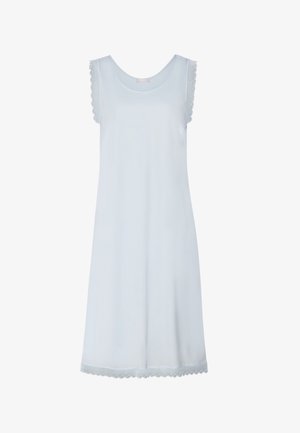 Lyseblå ærmeløs kjole lavet af blødt stof, med bølget blonder ved skuldrene og kanten, i en afslappet A-formet silhuet.
