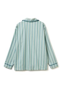 Pruhovaná pyžamová košile v světle modré a bílé barvě. Má dlouhé rukávy, výstřih se zářezem a kontrastní tmavě modré lemy podél manžet a límce.