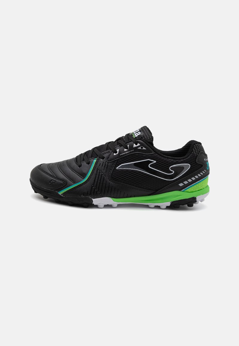 Scarpa sportiva nera con accenti verdi, tomaia in materiale sintetico testurizzato e suola bianca a contrasto. Presenta lacci e un design aerodinamico.