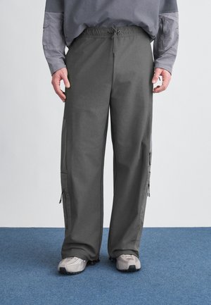 PANT - Pantalones deportivos - iron grey/pencil point/black