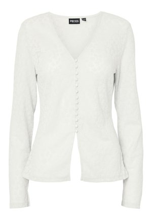 Blouse blanche cintrée à manches longues, col en V, boutons recouverts de tissu sur le devant et motif texturé subtil.