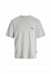 Camiseta de algodón gris con mangas cortas, cuello redondo y un pequeño logo impreso en el lado izquierdo del pecho. Textura suave y corte holgado.