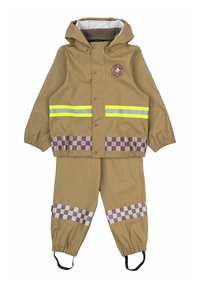 Set di impermeabili color khaki composto da giacca e pantaloni, dotato di strisce riflettenti, dettagli a quadri, polsini regolabili e cappuccio. Emblema dei vigili del fuoco sulla giacca.